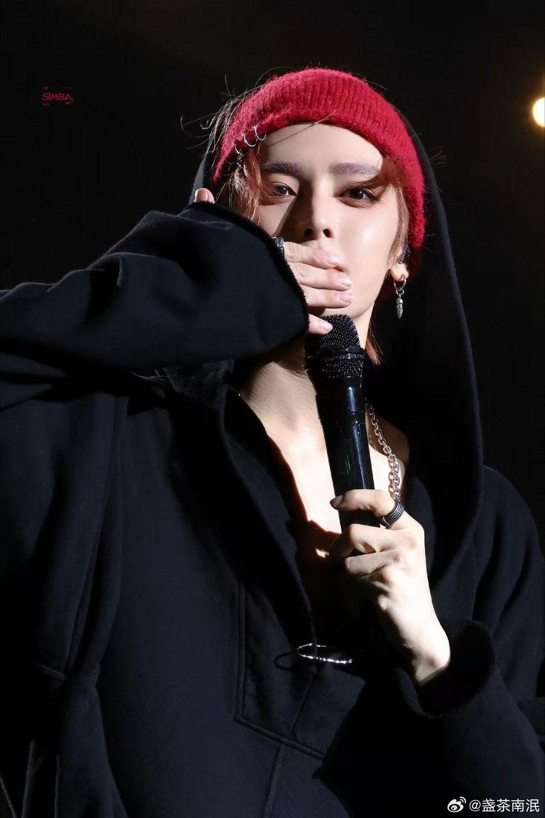 #侯明昊[超话]# 侯明昊你真的好帅[期待][期待][期待][舔屏]简直就是大屏的神#侯明昊[超话]##侯明昊##侯明昊泰嗨巅峰音乐节# ​
