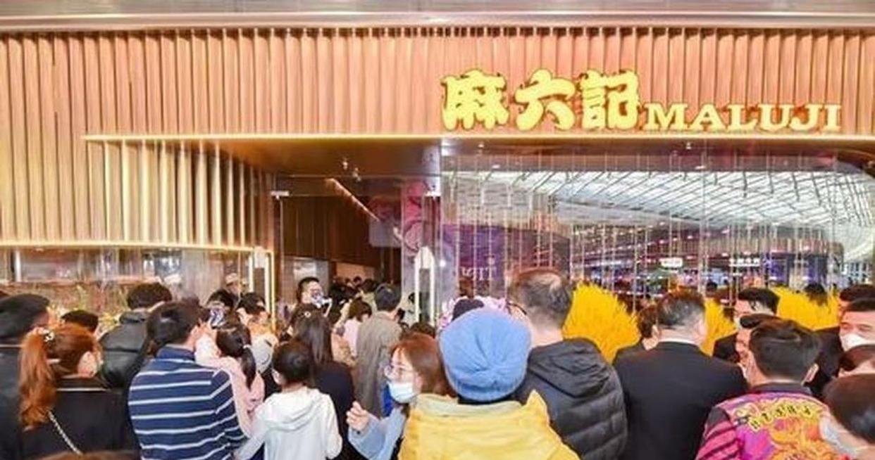 汪小菲小儿子侧脸曝光 五官复刻父母优势 精英家庭资源延续与普通家庭育儿投入形成反差 ​