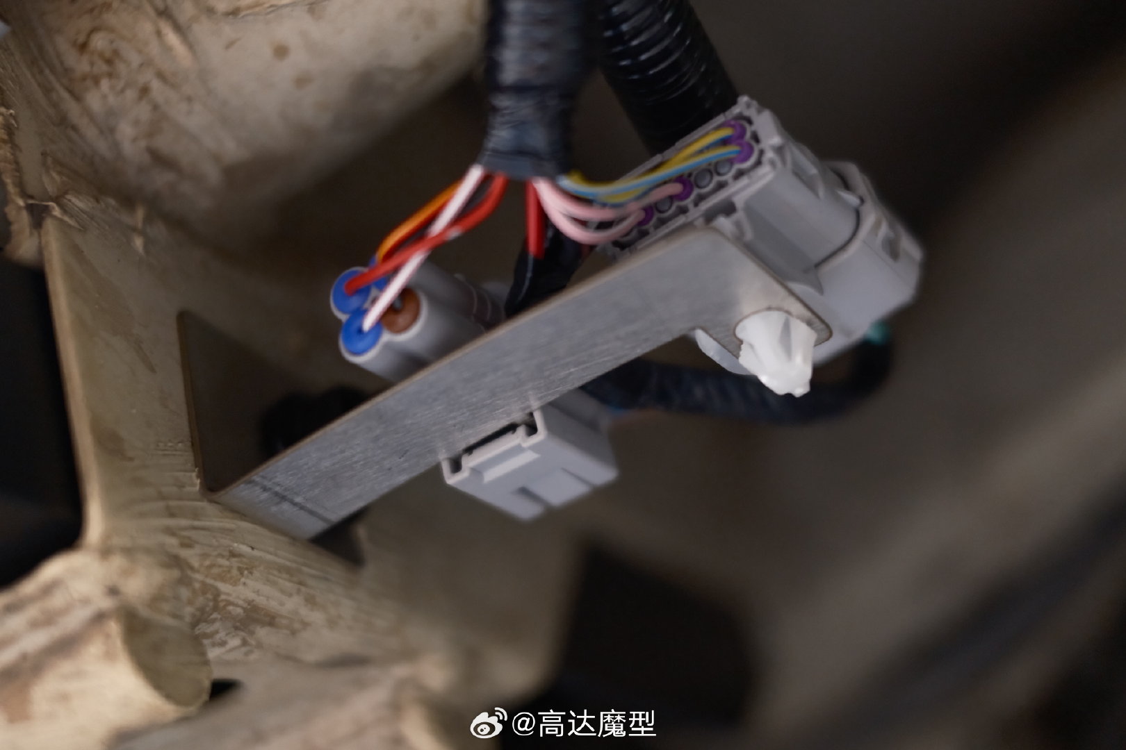 改装店重要的不就是改装吗，所以不满意的地方就要自己设计自己制作。 ​