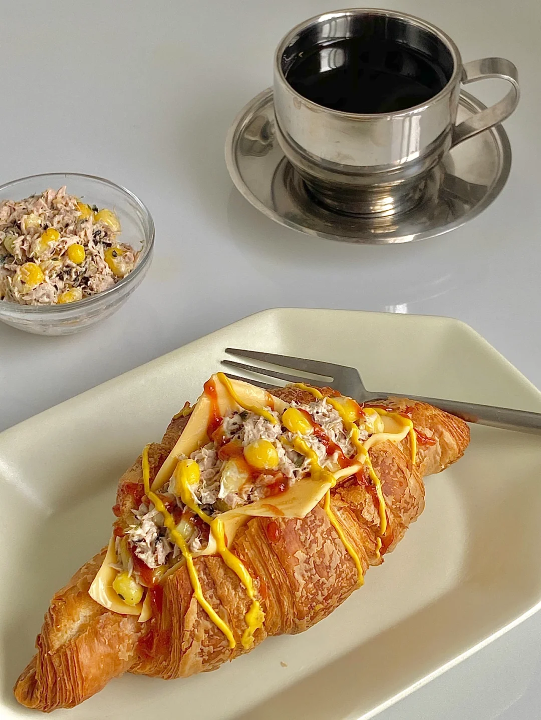 ☀️11月1工作日早餐｜金枪鱼芝士可颂三明治