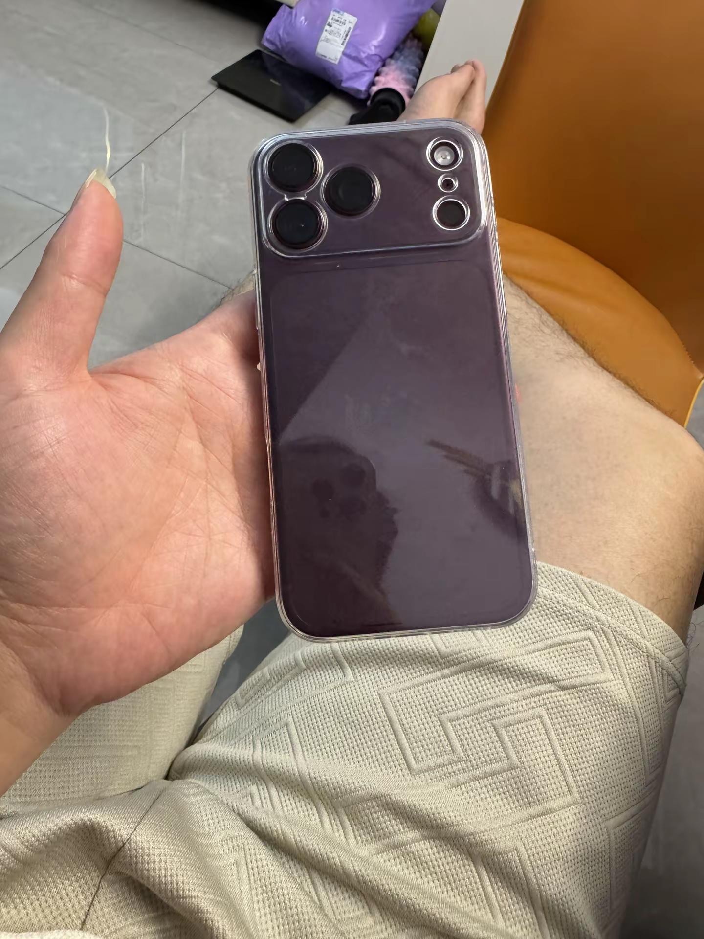 单之后，每天无数次刷新物流满心期待iPhone18到来真正拿到手拆开的瞬间却发现，好像没有想象中那么开心原来最幸福的不是拥有是满心惦记、满怀盼望的那段时光期待，永远比拥有更上头✨iPhone18 期待感大于拥有感 新机到手落差感