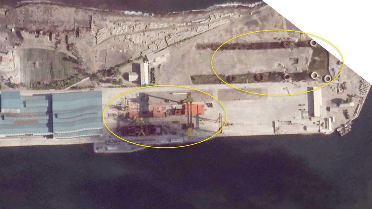 NK News 发布的卫星图像显示，朝鲜正在建造另外两艘大型水面战舰。

除了在南浦和清津的造船厂进行舰船建造工作外，这些造船厂本身也在进行改造升级。

例如，在清津，用于舰船下水的设备正在进行现代化改造；此举据推测是为了避免重蹈覆辙——此前第二艘驱逐舰在首次下水时曾出现问题。

图像还显示了 ​