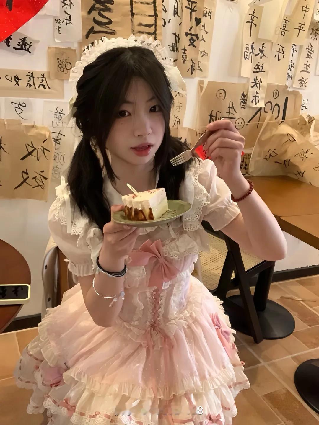 清纯小蛋糕美女