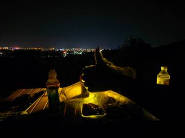 下班去山上看看星星，吹风。山上吃卤味  简单的露营一哈<span cl...