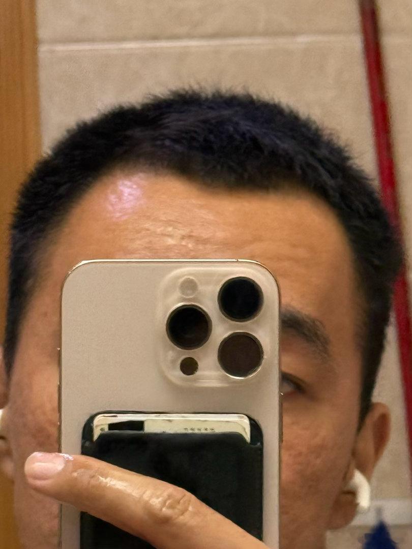 第2466天：
休息2天，今天恢复运动。简单听歌走路走2公里左右，生命在于运动，运动不能懒。走完微微出点汗简单补做53个仰卧起坐和63个俯卧撑，继续加油。  ​