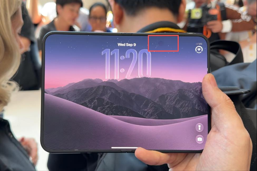 就iPhone Duo这完成度、这价格，余大嘴怎么也得出来喊声“稳了”！

一个eSIM就劝退了多少人，影像砍长焦、风味屏下摄像头、Face ID改侧边指纹、254克的重量……好在对于喜欢苹果的用户来说，所有的问题都不是问题，反正能自适应。

虽然国内99.99%的人都没见到和摸过iPhone Du