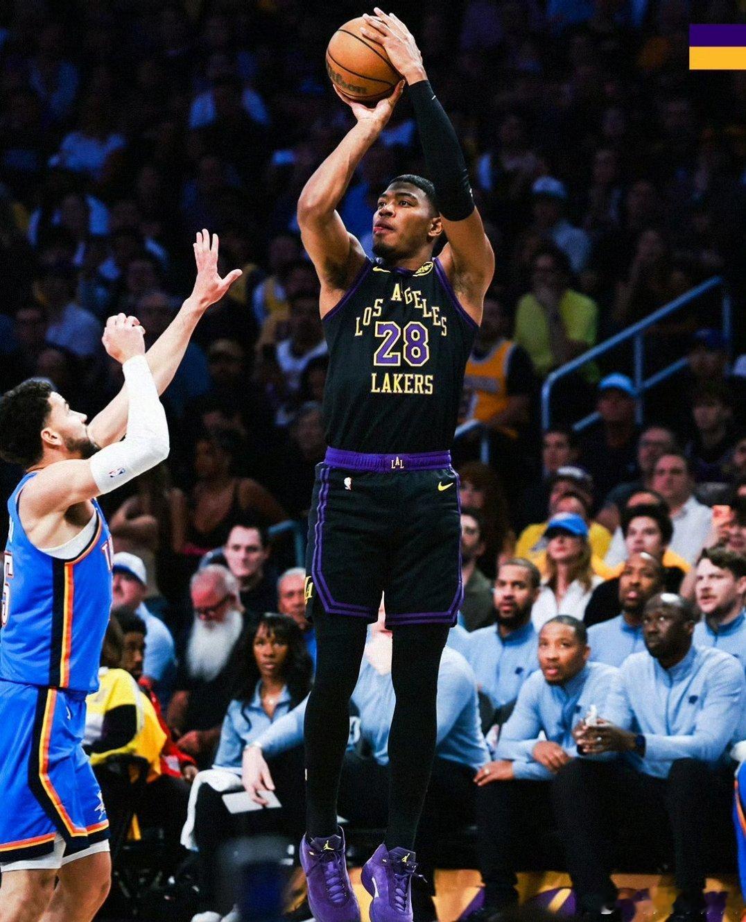 NBA季后赛东部半决赛G4，骑士以112-102击败活塞。米切尔上半场...