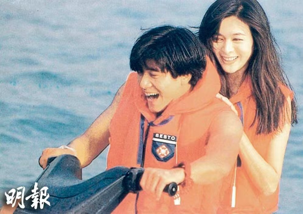 还记得《夏日情未了》这部电影不？是郭富城和关之琳主演的，拍的美极了！
关之琳在里面美的像仙女一样，明眸皓齿，五官漂亮的不得了！
郭富城虽然个子不高，但在这部电影里真的超级帅，而且贴心！
我觉得，这部电影也是郭富城年轻那会，演的最好的其中一部，另一部是和吴倩莲的《天若有情》！
在这部电影里，关之琳和郭