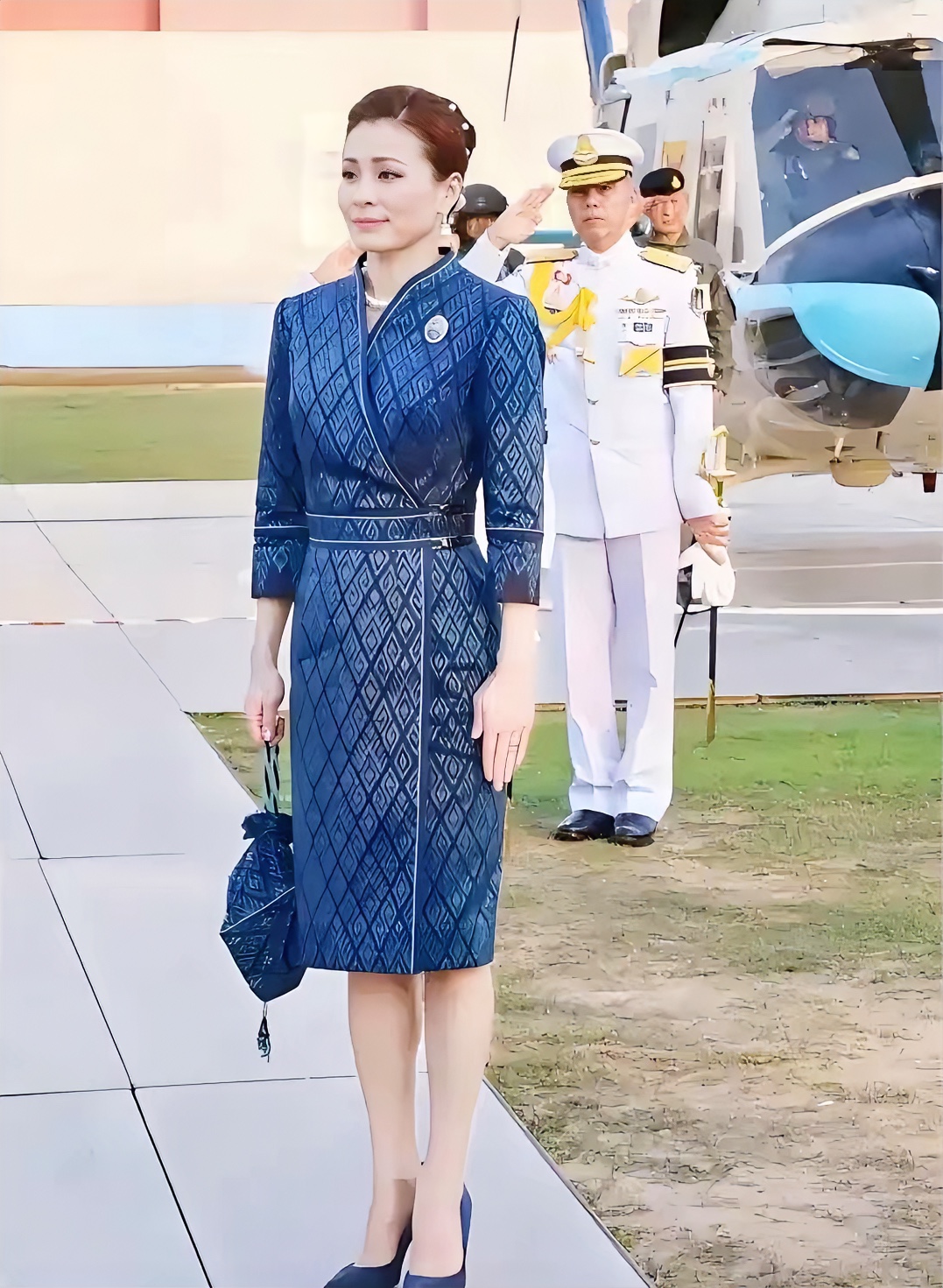 最美的王后，长相甜美，身材高挑，气质一流，精通三门语言，这绝对就是气质...