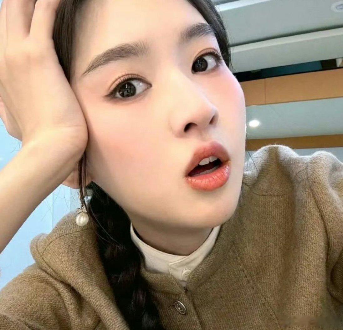 #王玉雯[超话]##王玉雯未来可期# 
好运 会降临在你爱上自己的每一刻“행운은 당신이 자신을 사랑하는 모든 순간에 올 것이다.”
​