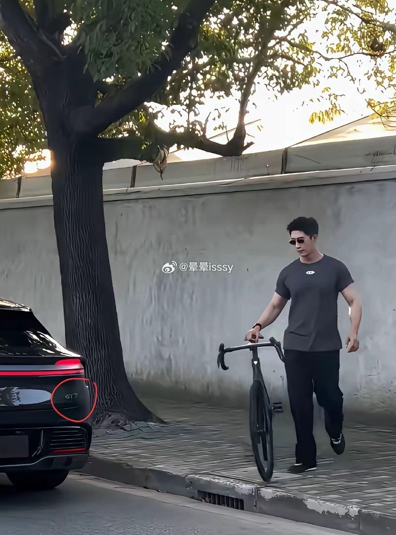 黄景瑜开的车是什么牌子的？ ​