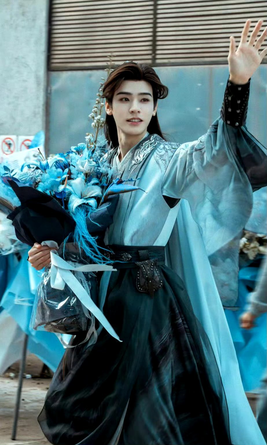 #龚俊一回横店就开始请客#
这个小龚俊回来喽！#龚俊# ​