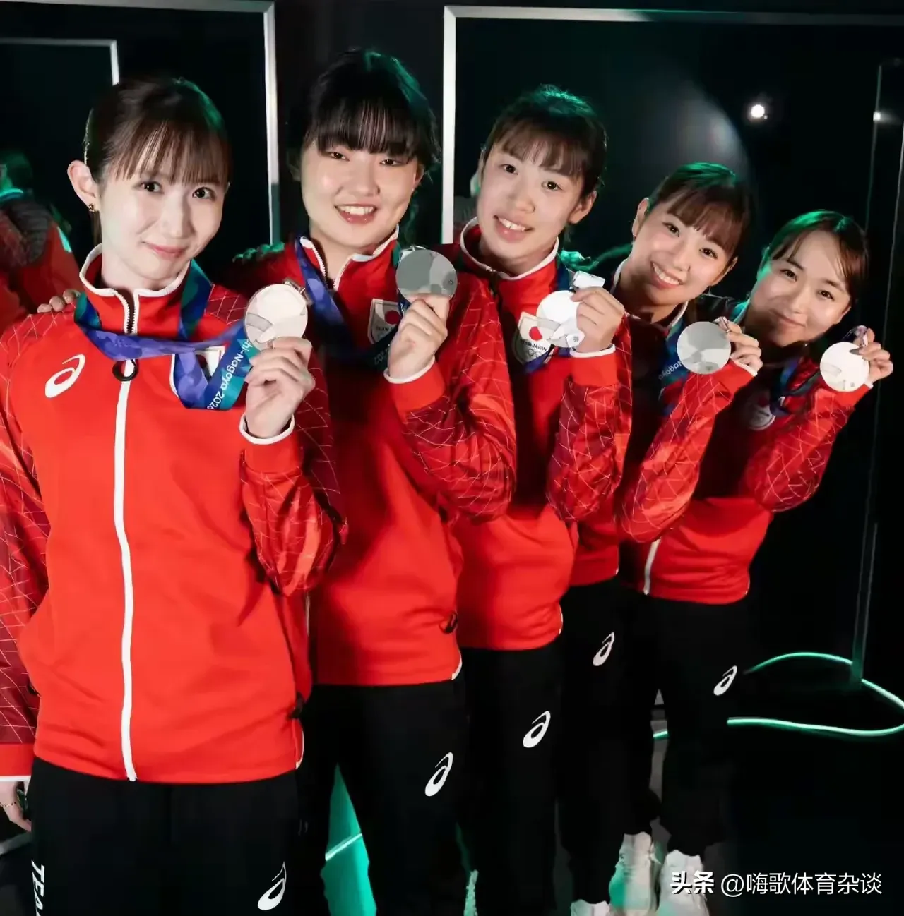 女乒底气足，男乒压力大
目前世界女乒，对咱们威胁最大的就是日本的张本美和，其他选手很难和中国女乒抗衡。张本美和年纪轻、冲劲足，大赛经验丰富，打法多变，多点进攻很有杀伤力。

      我们国球底蕴深厚，队内不仅有成熟的顶级主力，新生代力量也不断崛起，像蒯曼这样的小将快速成长，中国女乒依旧保持强大统