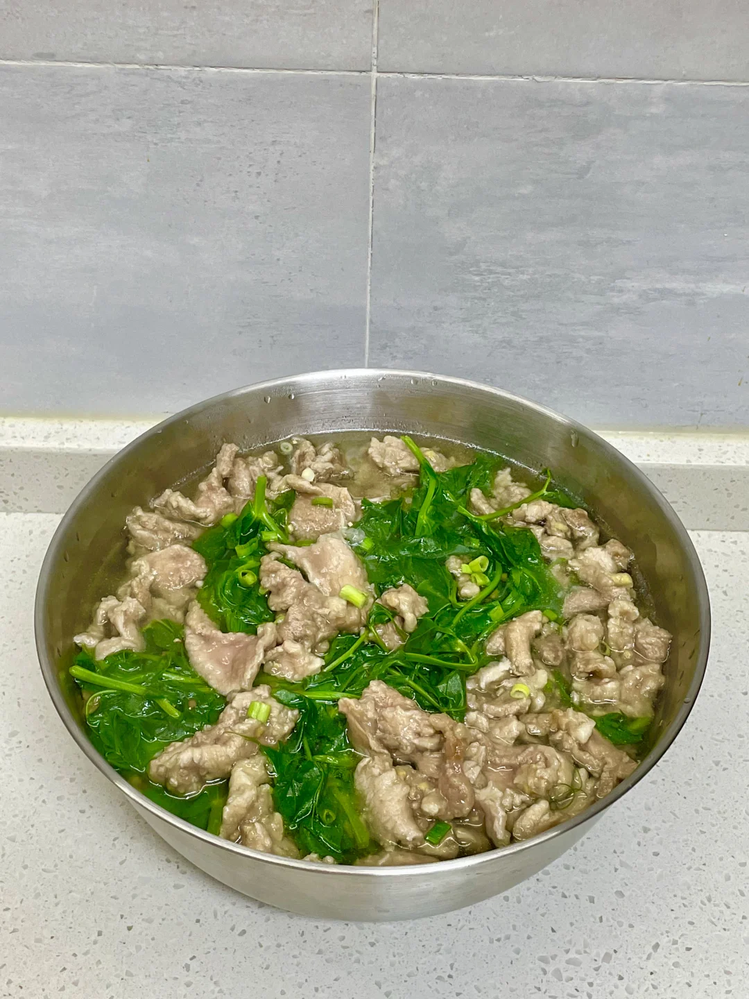 鲜掉眉毛的豌豆尖滑肉汤，附详细做法～