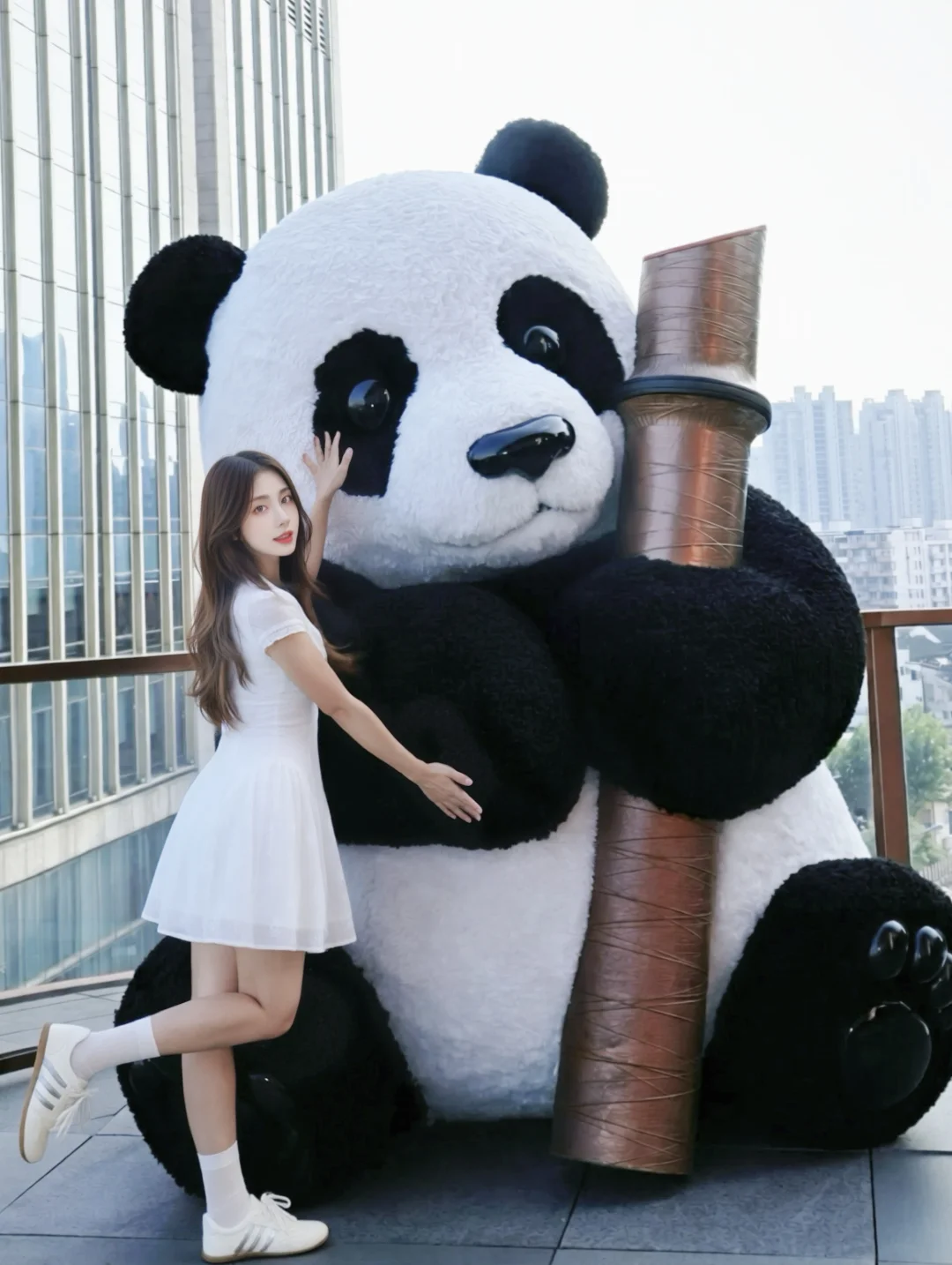 外滩露台发现可爱大熊猫🐼