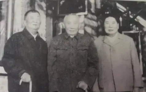 1991年，红一方面军在北京举行老红军战友联谊会时，杨得志将军（右一）与在红军时