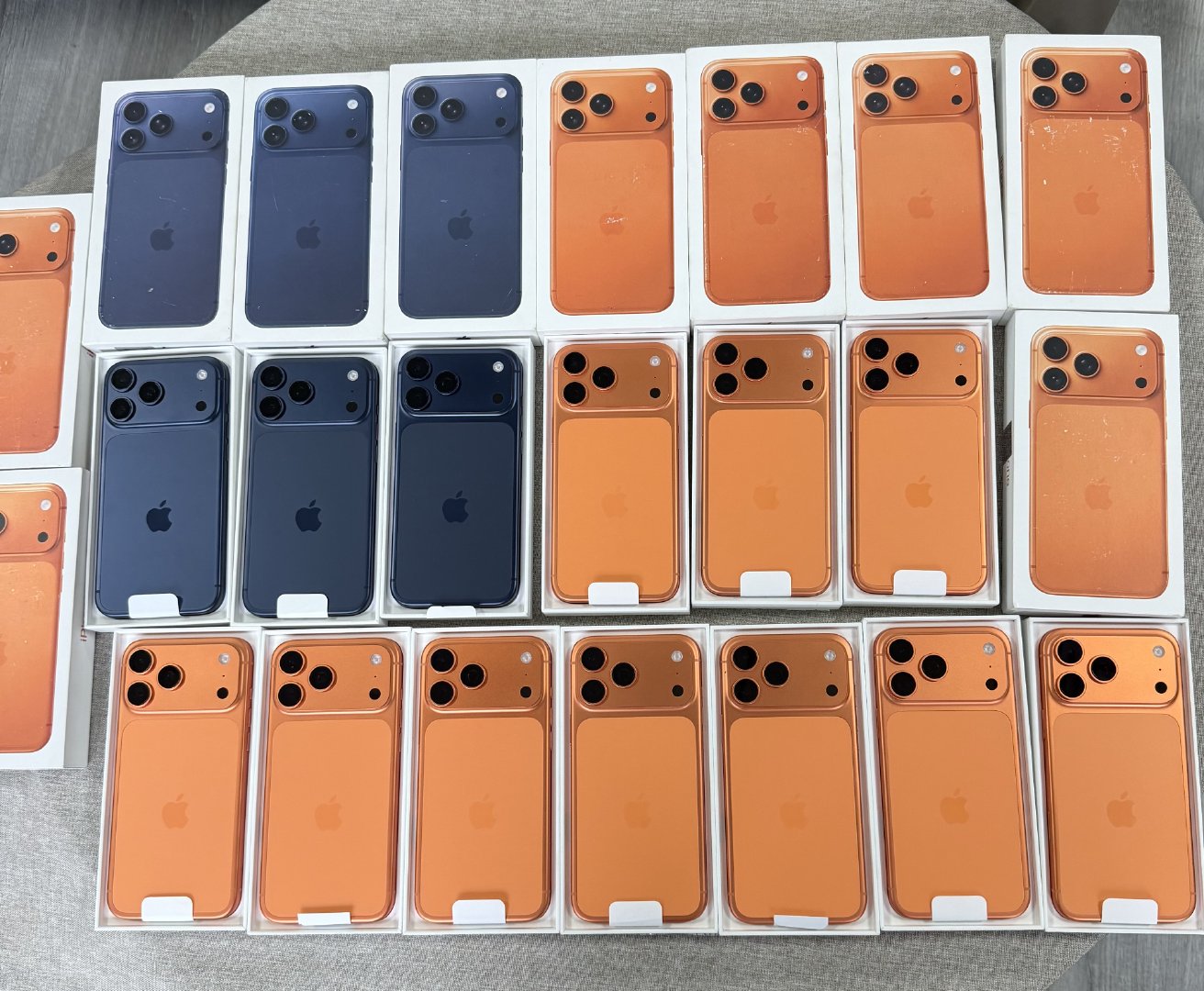 全新仅激活iPhone 17 Pro Max还剩512橙9599，蓝色9499，仅激活未使用，🔋0循环，全国联保。 ​