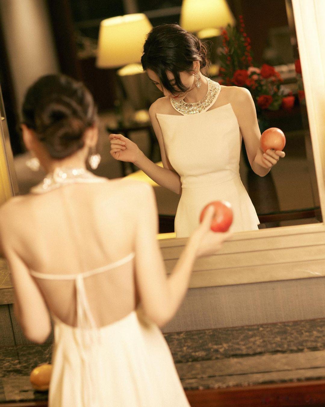 angelababy一袭抹胸露背白裙太惊艳高贵华美性感妩媚676767