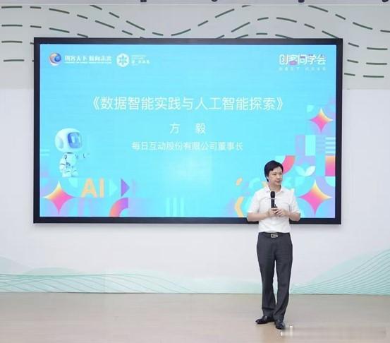 【共话AI，人工智能海归精英班启新程】9月12日，杭州人工智能海归精英班再聚首，来自全球人工智能领域的海归创客、“创客天下”大赛参赛选手，以及往届留创学院创业精英齐聚一堂，围绕人工智能前沿趋势、创业实战经验与产业落地路径，展开了一场深度对话。

本次活动由杭州市人力资源和社会保障局主办 ​