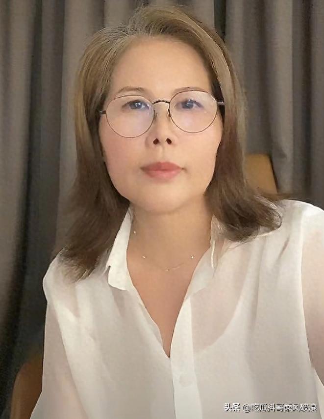 直播一句话引发热议，马筱梅爆料：小杨阿姨的台北菜，都是我妈妈教的，小杨阿姨此前多次夸赞马筱梅待人贴心，可马筱梅在直播中的一番发言，却让场面变得微妙。熟悉小杨阿姨的网友都清楚，这位保姆自尊心很强。此前小杨阿姨曾晒出鸡汤、番茄牛腩等菜品，称平日里经常为小玥儿、小菻菻烹制台北风味菜肴，偶尔才做韭菜盒子这类