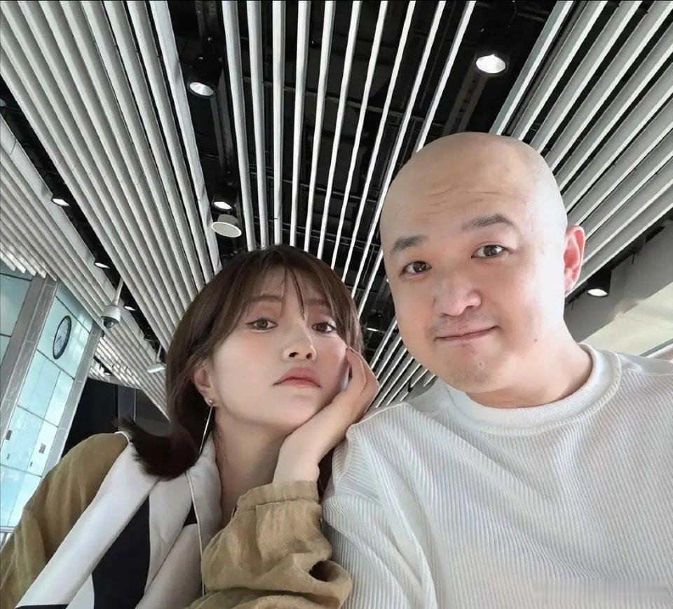 包贝尔7小时风波翻篇！夫妻北京小院同框被拍，尽显感情深厚美满 ​