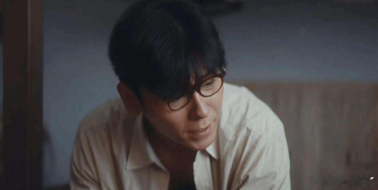 央视《重器》吴越演的女法官被丈夫当众扇耳光，转头就上法庭判另一个被家暴的女人死刑，这段看得我浑身发冷 ​