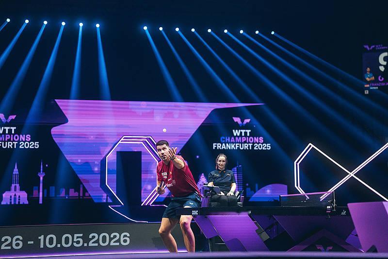 2026年国乒在WTT的表现，不能简单说“还行”或“崩了”。更准确地说：女线仍是压舱石，男单进入明显阵痛期，双打成了新周期的练兵场，而密集赛程正在放大所有短板。

       女队优势还在。孙颖莎、王曼昱、王艺迪、蒯曼等人，在多个大满贯和高级别赛事里