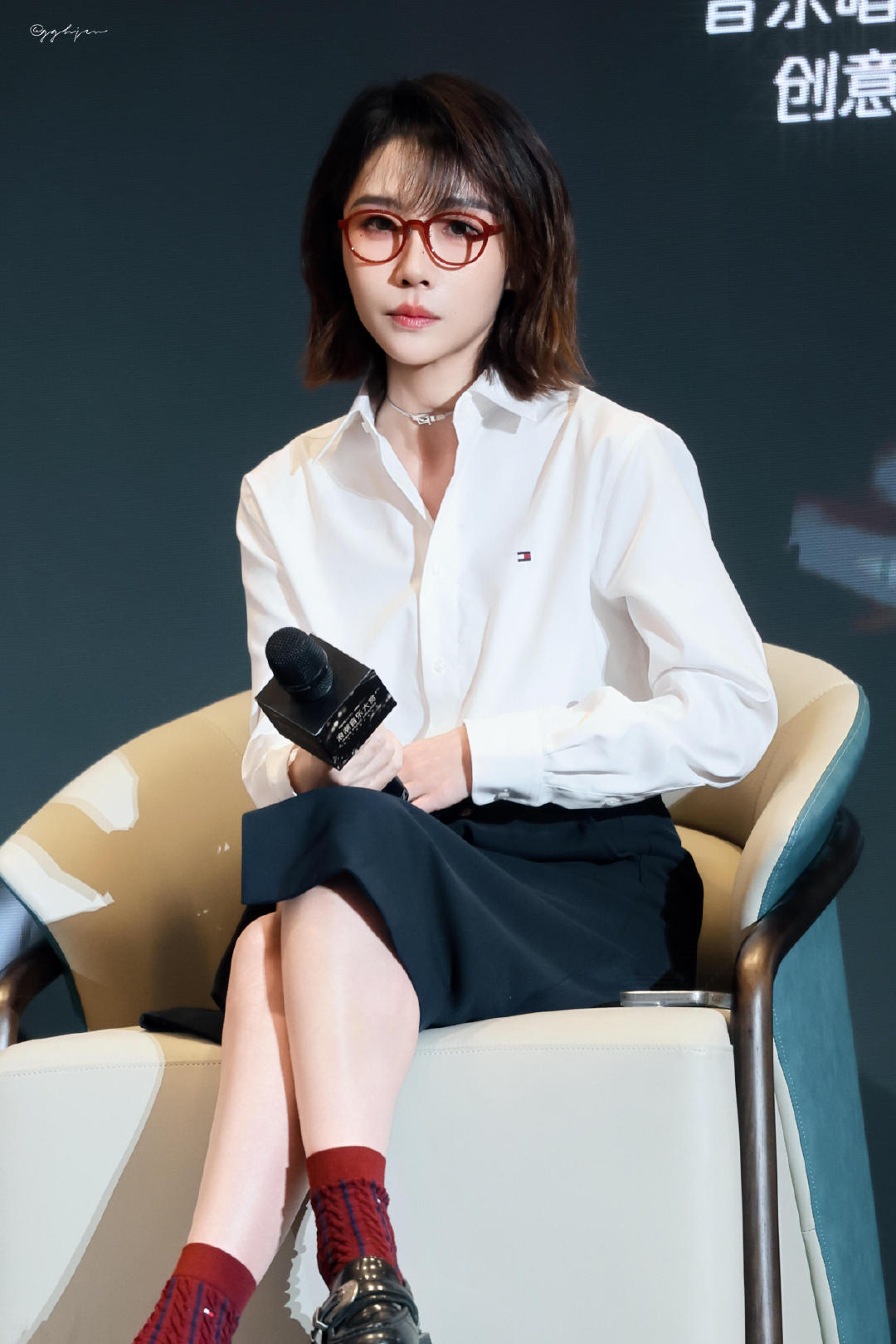 . #刘恋想问早春晴朗作者自己是不是原型# 网友：刘恋也想问作者！ ​