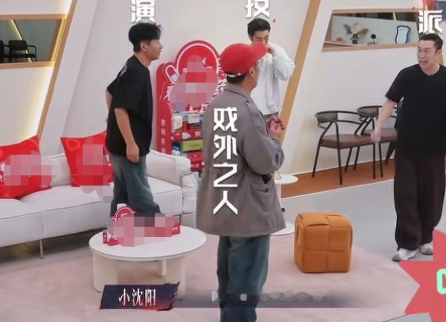 小沈阳手心手背决定余文乐去唱能力者秀，他上一秒就已经跟李光洁和郭晓东商量好了，小沈阳：“能力者秀手心手背，来。”郭晓东：“太棒了，你去。”余文乐：“这么公平吗？你怎么用这个方法来选了。”
余文乐成了他们队里年龄最小的，而且综合评估的话，他也是最适合的人选。
郭晓东和李光洁是演员，演戏很厉害，但是唱歌
