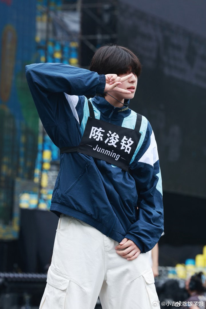 #陈浚铭[超话]##陈浚铭 四代唯一top# 🎸#陈浚铭 四代第一门面# 🎸#陈浚铭 扬帆起航共赴梦想##和陈浚铭一起共赴荣耀

见不到又怎样相隔万里我也能爱你ℐ𝒸𝒶𝓃'𝓉 𝓈ℯℯ 𝓎ℴ𝓊ℐ 𝒸𝒶𝓃 𝓈𝓉𝒾𝓁𝓁 𝓁ℴ𝓋ℯ 𝓎ℴ𝓊 𝓉𝒽ℴ𝓊𝓈𝒶𝓃𝒹𝓈 ℴ ​