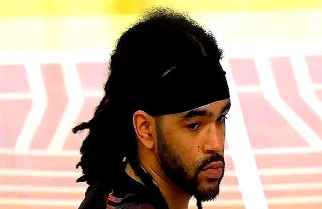 山东男篮这波操作，真是稳准狠。  大外援克里斯手指骨折，眼看季后赛悬了...