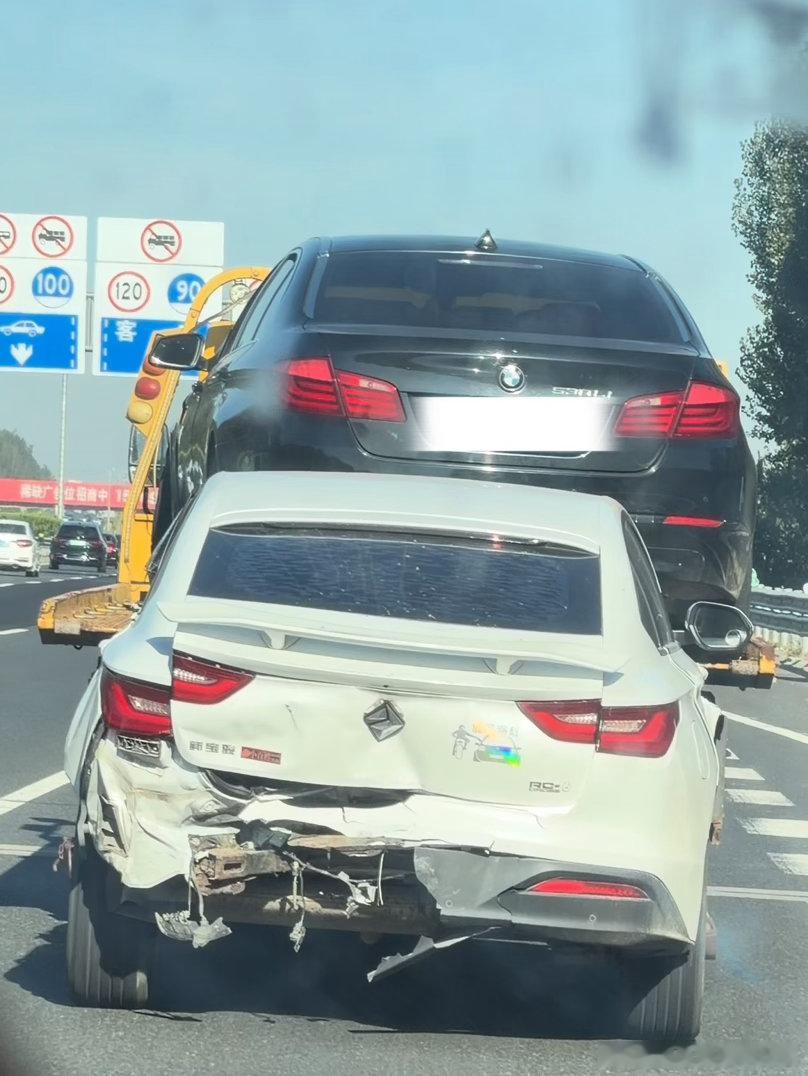 史先生说咱俩也是过命交情了，宝马一撞四全责，我们车最严重[苦涩]我的河南之旅也取消了，好在福大命大人没事，回看行车记录仪，我坐在右后史先生怕我冲击力大，往右打了一把，重量都移到了左后，关键时刻真的保我命 ​