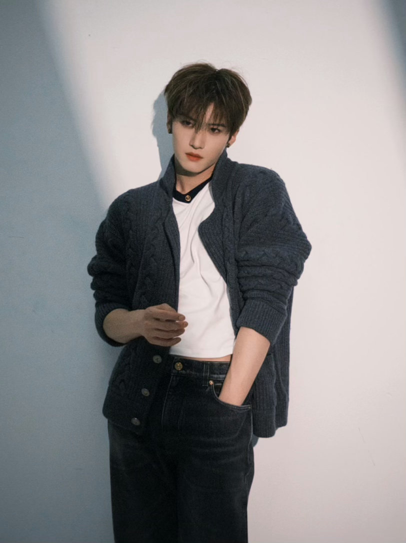 #闫桉[超话]#  🍬#幸福的沿岸是闫桉# 

If I know what love is, it is because of you.

因为你，我懂得了爱。

​
