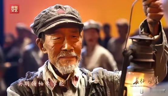 90步正步震撼全网！《长征颂歌》最催泪的不是排场，是无声的温柔与信仰
 
10月22日晚，纪念中国工农红军长征胜利90周年电视文艺晚会《长征颂歌》正式播出。这场致敬先辈、回望峥嵘岁月的盛典，一开播就牢牢抓住了所有人的目光。
 
开篇场面恢弘肃穆，氛围感直接拉满。90位仪仗兵身姿挺拔、步履铿锵，稳稳踏