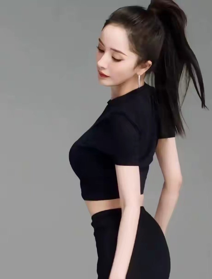 杨幂的健身照真的太顶了，恺威哥咋就不知道好好珍惜呢！ ​