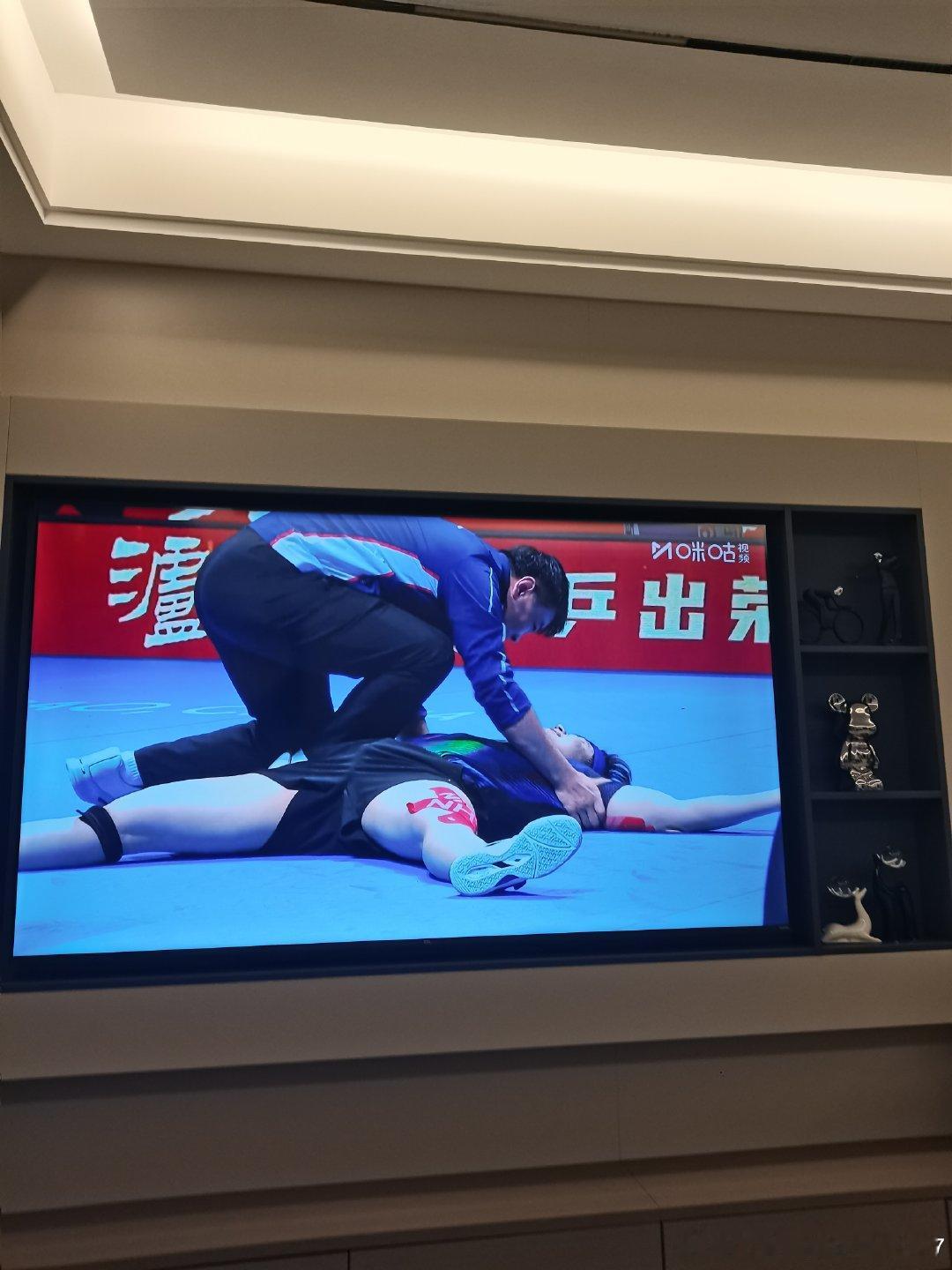 #埃文斯杯首度刻上王楚钦名字#再次回看也是热泪盈眶，王楚钦继续向着自己的梦想昂首阔步，相信自己，你一定能完成梦想#王楚钦世界杯夺冠# ​