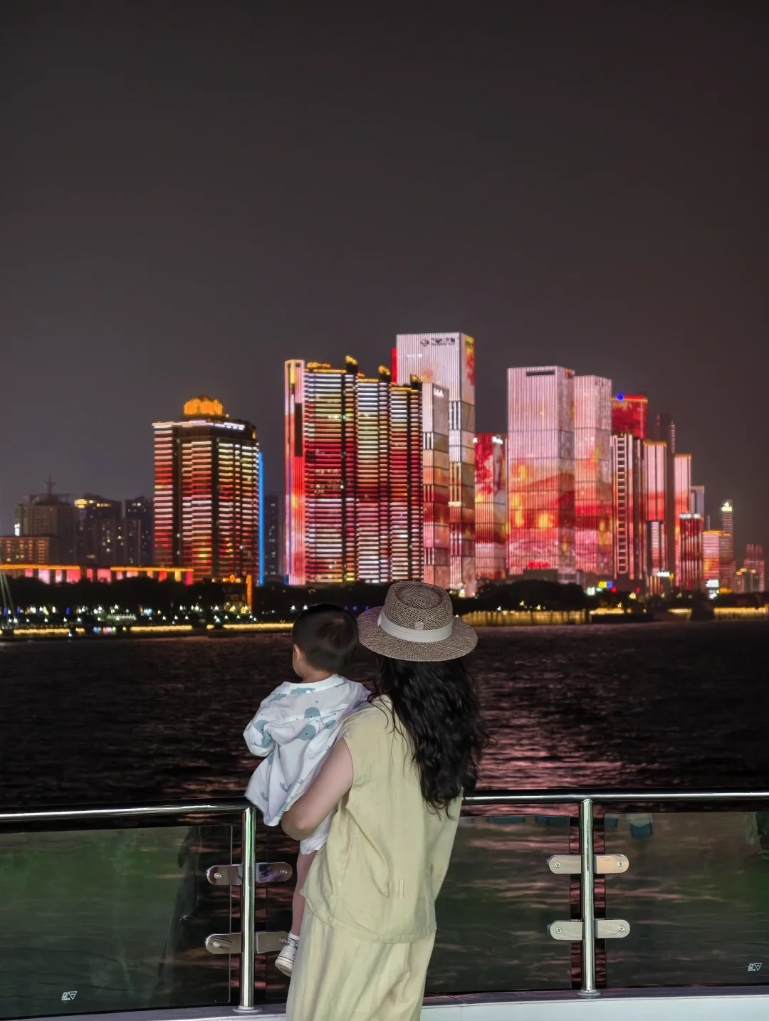 长沙懒人遛娃新玩法🚢湘江游轮看夜景好绝🌃