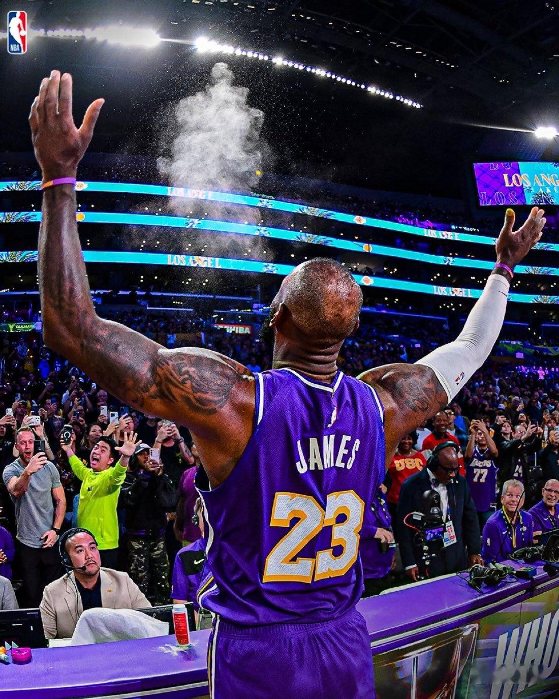 勒布朗-詹姆斯复出第三战对快船得到25分6篮板6助攻1抢断1封盖。  ...