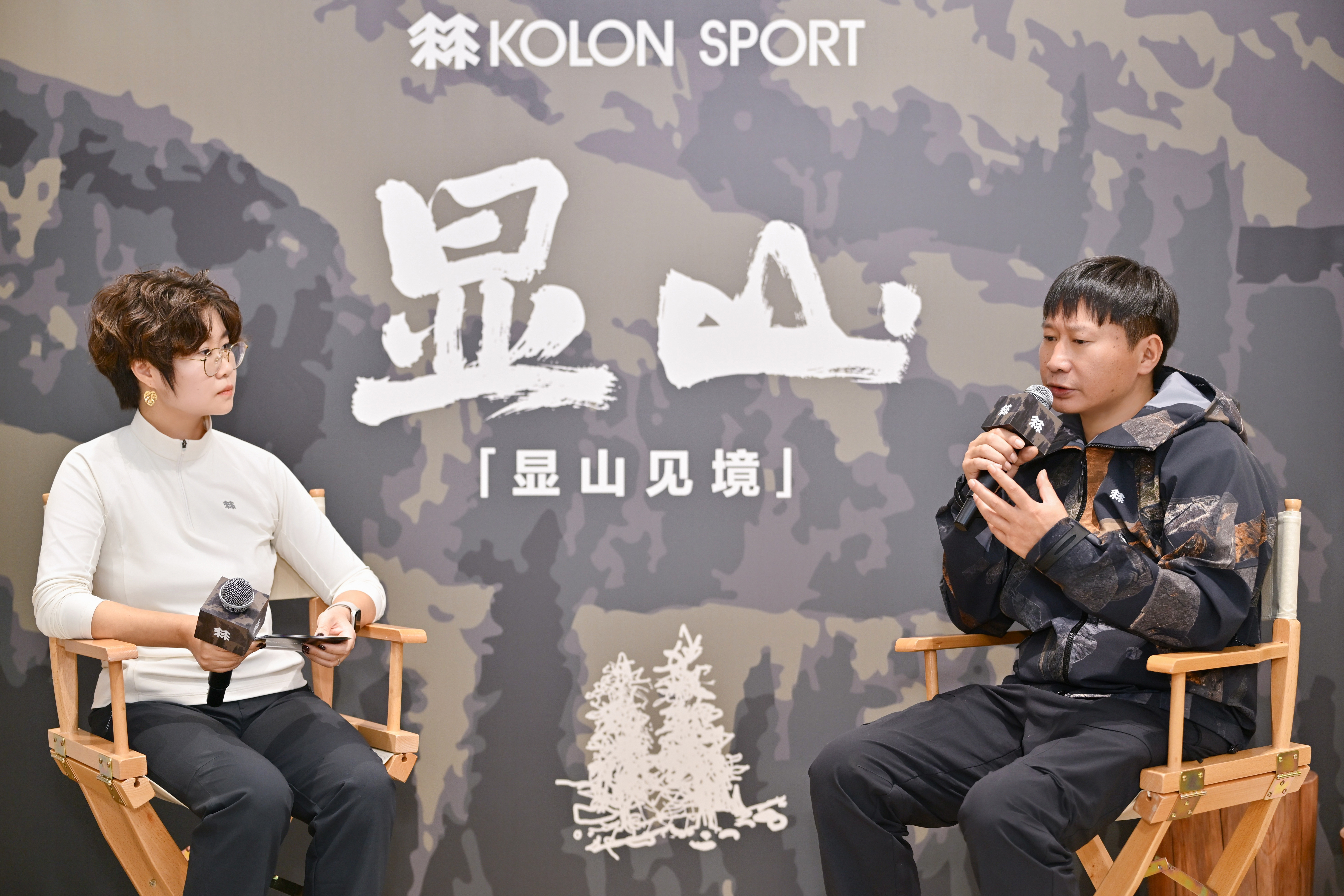 #LEONRecommends#

引领高品质生活方式的专业户外品牌KOLON SPORT可隆，携手中央美术学院油画系教授、艺术家刘商英共同呈现「显山」户外数字艺术特辑。在可隆倾力支持下，艺术家深入天山，以Apple Vision Pro设备为全新创作媒介，在真实山体与虚拟空间交叠的现场完成数字艺术创作。

这件发生于山中的 ​