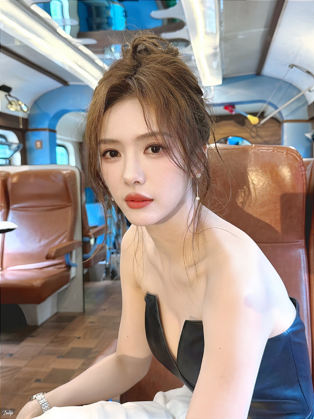 #蔡文静王娜# 💙#蔡文静开盘# 

天姿是一个很残忍的东西🤤🤏🏻 ​