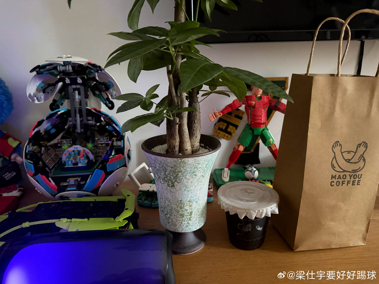 阴雨/冇有/享受训练训练前的安静/💚#武汉三镇[超话]# ​
