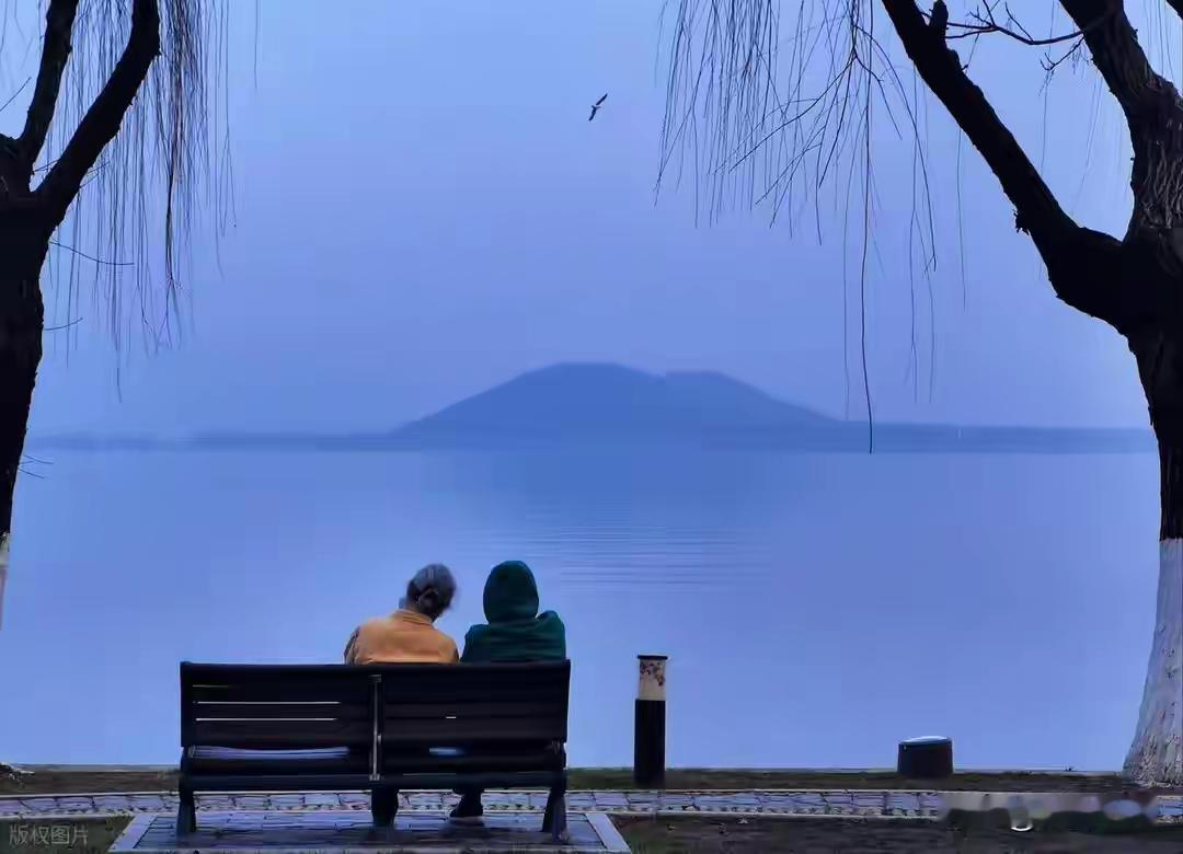 夫妻感情如何保持新鲜感