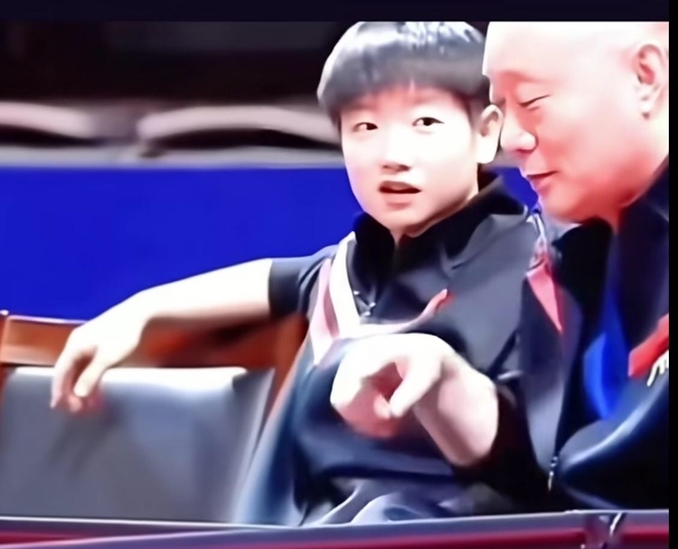 我从不追星，但是孙颖莎，一位跟我没有血缘关系，却让我能以自己女儿一样去关心和喜爱的运动员。不仅喜爱，还心生佩服，这个女孩子格局大到让我自愧不如，爱国、护国情怀让人倍受感染，她一看到金牌快被别的国家拿走时，拼尽所有的力气和技战术，也要守住国家金牌！