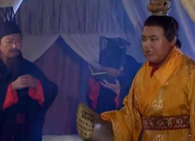 221年，刘禅大婚，红烛高照的新房里，他掀起盖头，看到的是张飞的大女儿。谁也没料到，15年后，他又娶了张飞的小女儿。可关羽家明明也有女儿，为啥刘禅一个都不娶？
 
这事得从刘备和关张的关系说起。当年刘备拉起队伍，关羽张飞是头批追随者，仨人睡一张床，比亲兄弟还亲。按说联姻的话，关张两家机会均等。