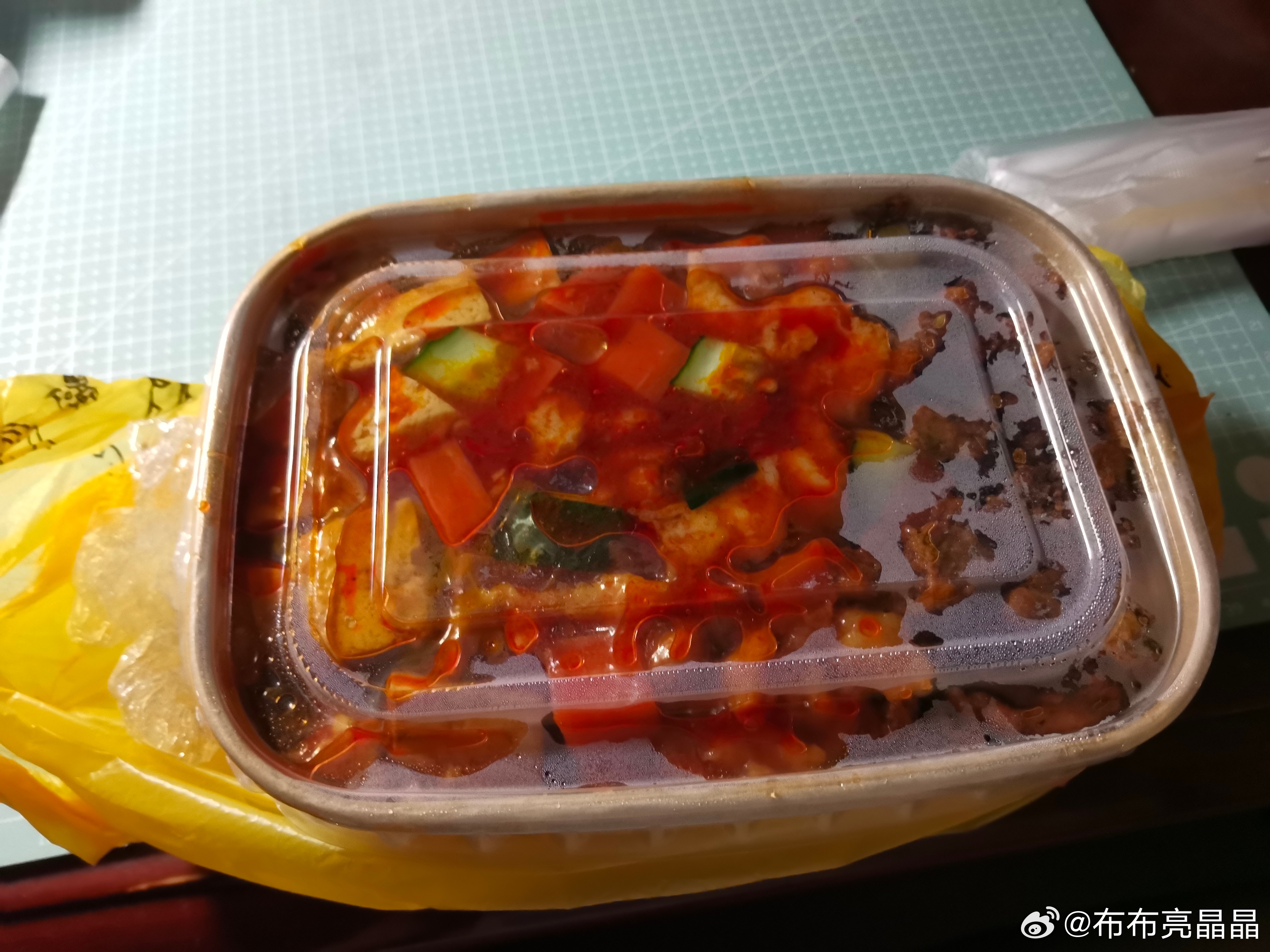 今年是2020年7月18日，晚上的4:40

其实我今晚上又想写作业，但是呢还是没写，玩了一天，我真不行了

然后就是和那个DeepSeek聊了很长时间了，可以说是

然后就是我明天一定写作业，嗯，对一定一定，我这个拖延症我不行了

然后中午点了那个外卖我我觉得这家饭的真的很不错，就是挺便宜的，然后三个菜 ​