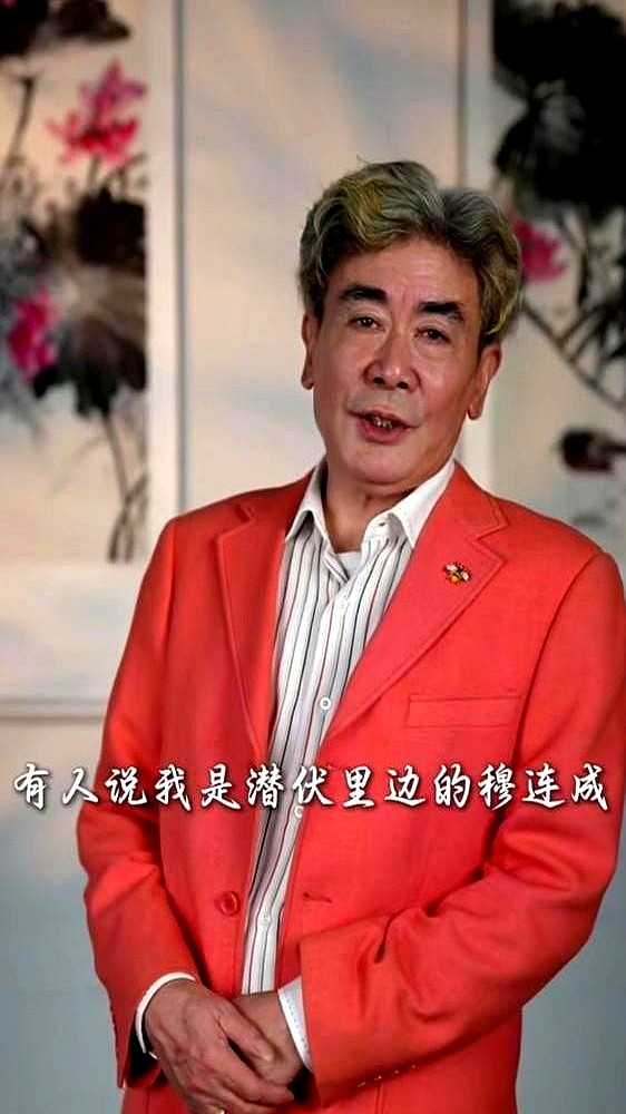 档期太紧，戏份才三集，张国庆本来一口回绝了。

制片人不死心，补了一句：“男主角是孙红雷。”张国庆立马改口：“我去！片酬不谈了！”

他俩早年就搭过戏，张国庆心里有底，知道孙红雷什么水平。进了组，孙红雷演的余则成，那股子劲儿全在骨头里藏着，一个眼神递过来，张国庆就知道怎么接。

两人你来我往，全是硬