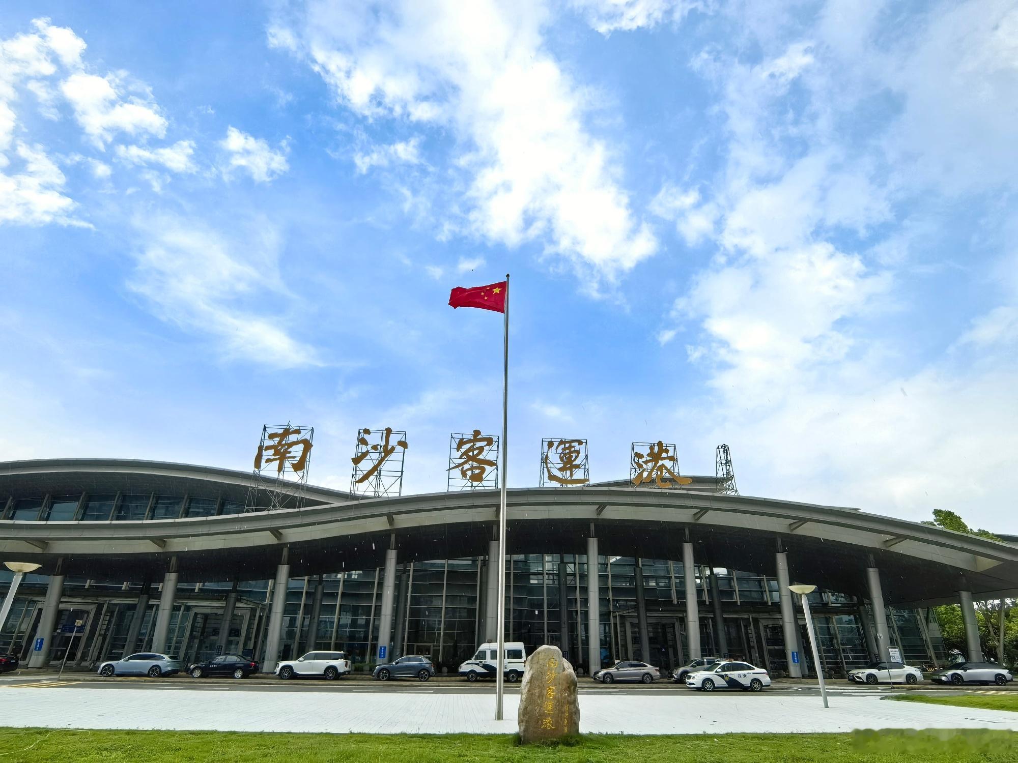 没想到退休后第一次坐地铁4号线到终点站 - 南沙客运港，一走出G口，就...