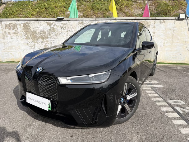 宝马 23款 改款 iX xDrive40 标配