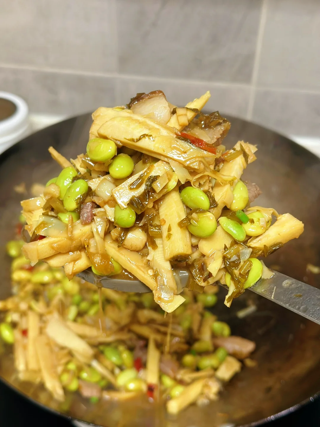 腊肉春笋炒毛豆米/配稀饭米饭都很赞