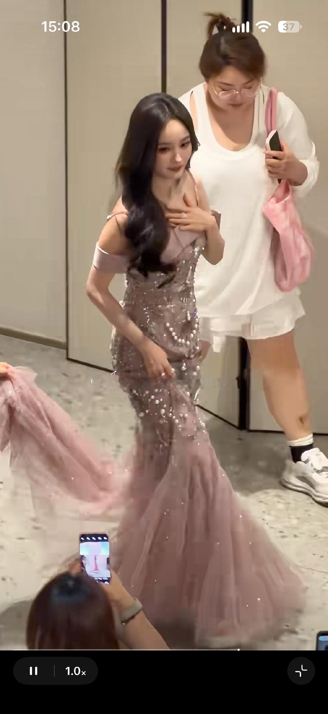 跟公主一样[哇]

.
#杨幂美成这样是什么意思# ​